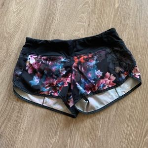 Lululemon Speed Up 2.5” inseam shorts size 6